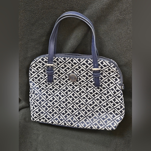 Tommy Hilfiger bag - Picture 1 of 5